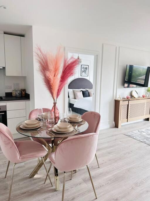Central Derby Urban 2 Bedroom Flat - An Oasis Of Elegance! Free Parking And Wifi Suitable For Families And Professionals المظهر الخارجي الصورة
